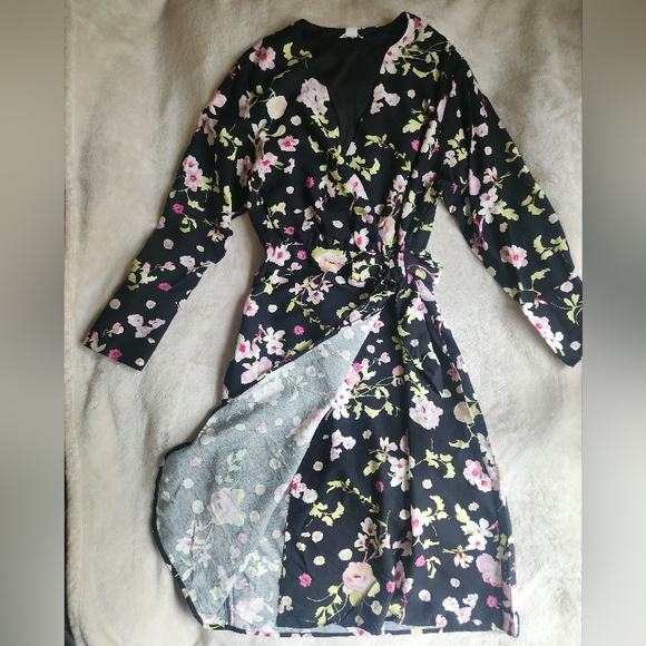 H&M  Wrap Dress Floral Black BNWT - Picture 10 of 16